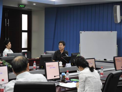 王炳中会长为清华大学授课