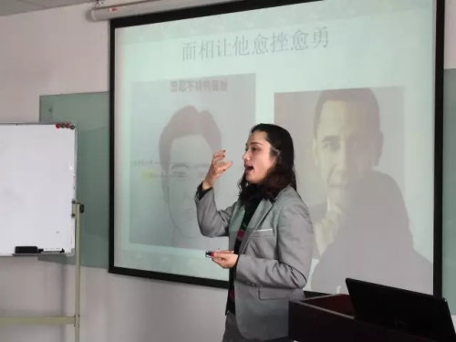 18新利首页首届易学演讲大赛暨专家选拔演讲考试落下帷幕